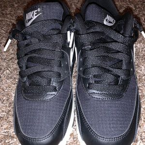 Nike air max black summit white